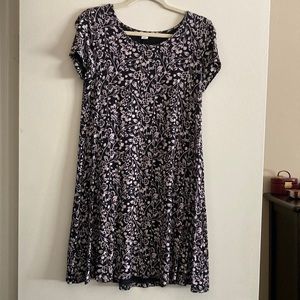 Old Navy swing dress, hits at knee, short sleeves